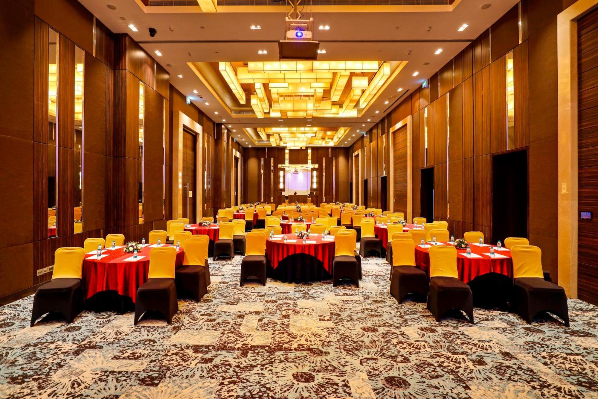 Holiday Inn Chennai Omr It Expressway By Ihg Exterior foto